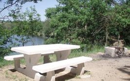 Picnic by the Vérut dam