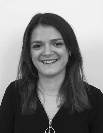 https://preprod.saint-etienne-hors-cadre.fr/content/uploads/2022/03/Portrait_Emilie_Richard-Saint-Etienne_Tourisme___Congres___Aurelie_Sanchez-85198-1200px.jpg