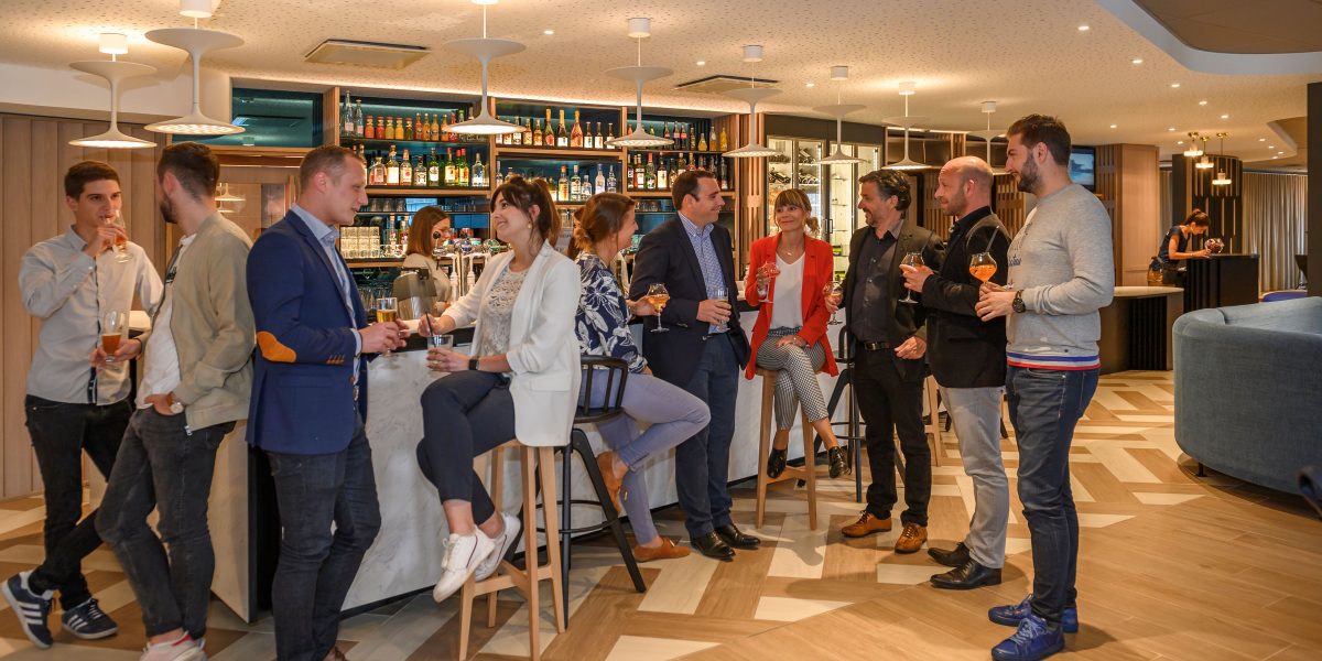 Hotel_Novotel_Saint-Etienne_Centre_Gare_Chateaucreux___bar-Inscrire_la_legende-78083